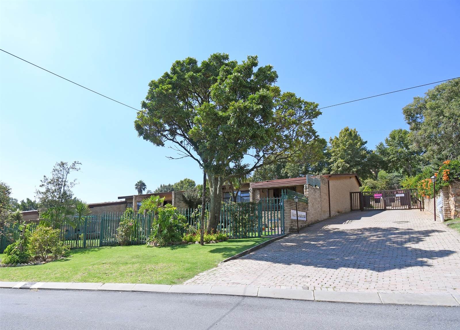 3 Bed Townhouse in Constantia Kloof photo number 30