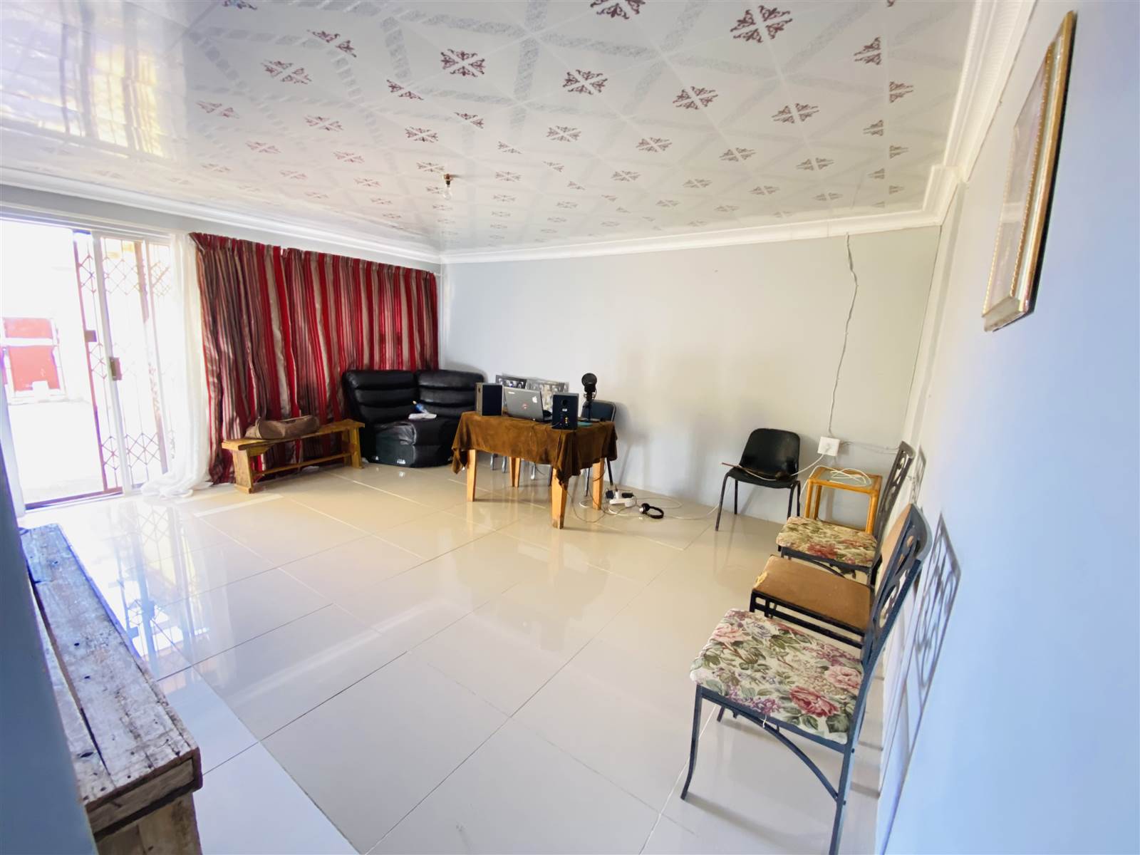 3 Bed House in Port Elizabeth Central photo number 3