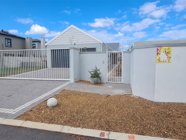 4 Bedroom House 4 Bedroom House