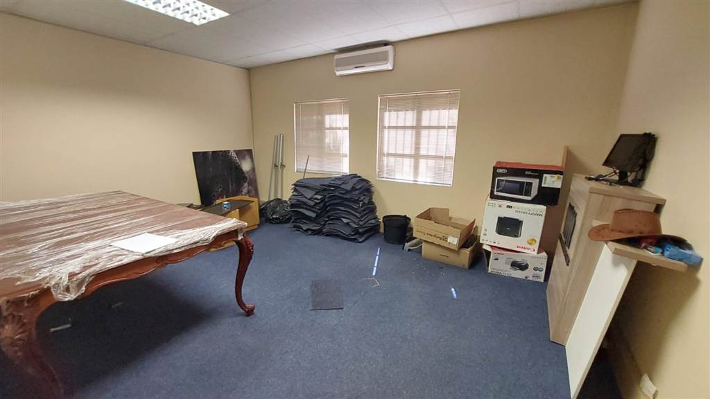 130  m² Commercial space in Lyttelton Manor photo number 6