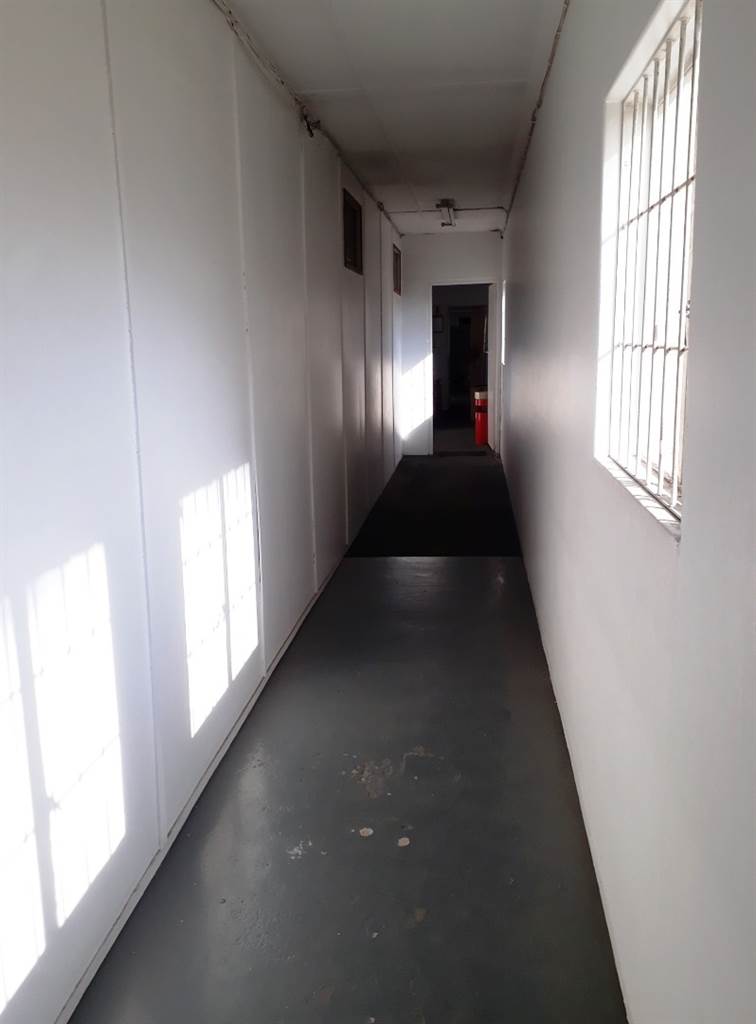 112  m² Commercial space in Pinetown Central photo number 2