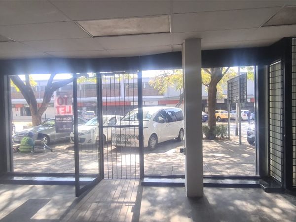 176  m² Commercial space