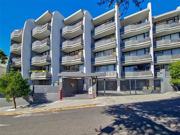 3 Bed Apartment in Three Anchor Bay