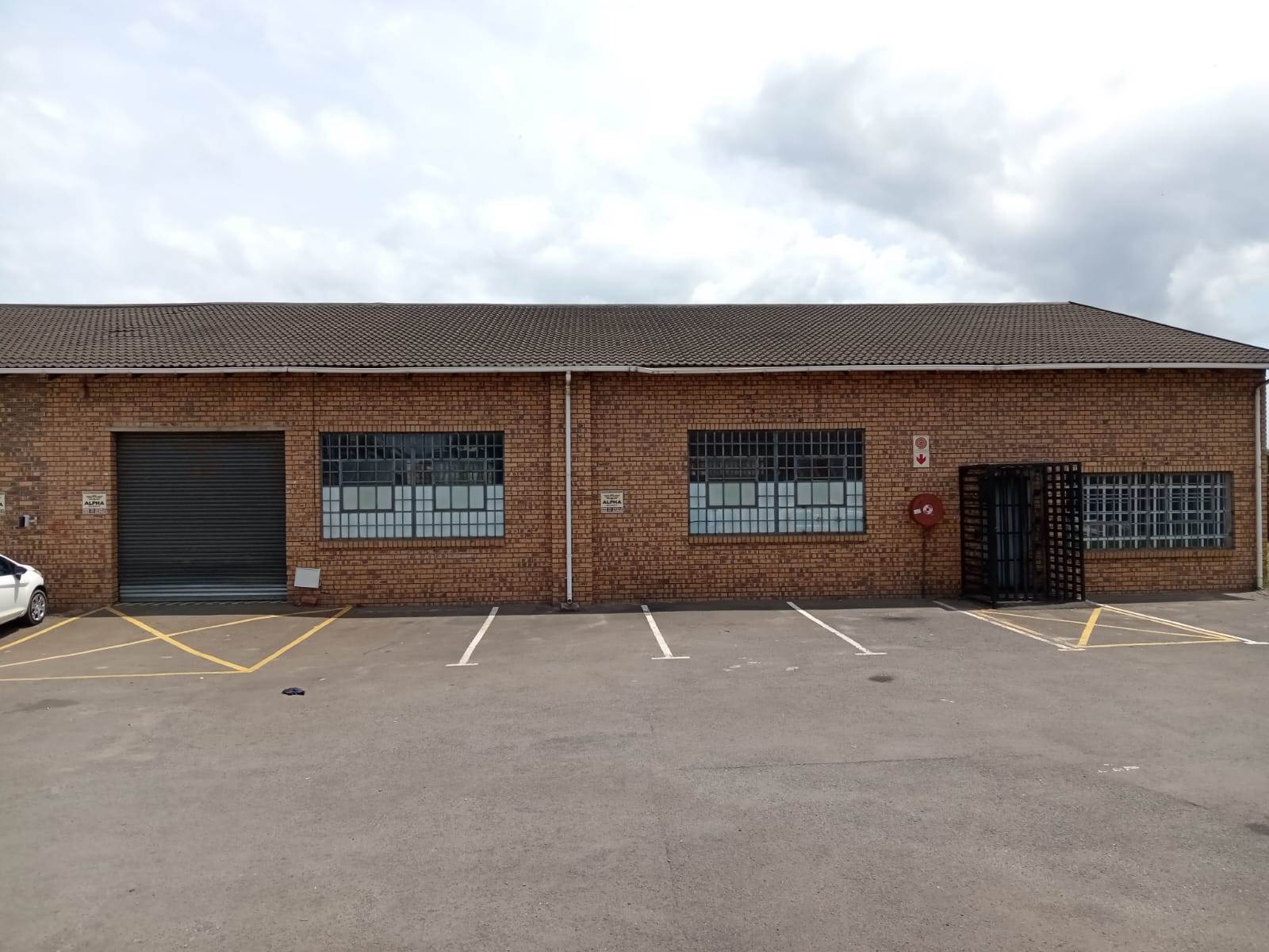 340  m² Commercial space in Alton photo number 1