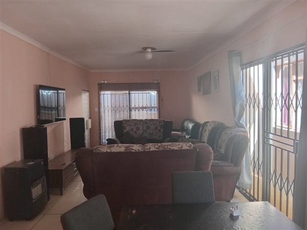 2 Bedroom House 2 Bedroom House