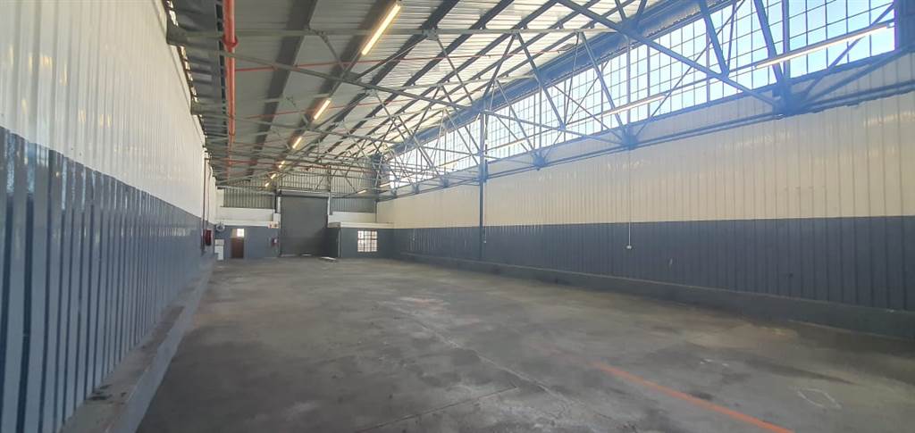 355  m² Industrial space in City Deep photo number 4