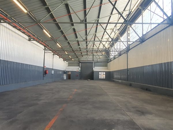 355  m² Industrial space in City Deep