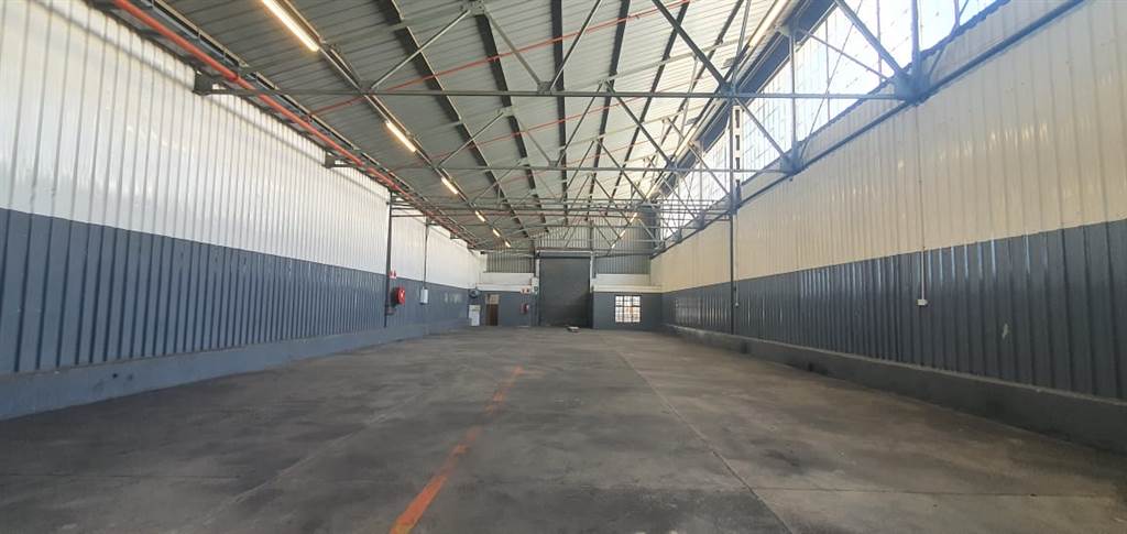 355  m² Industrial space in City Deep photo number 1