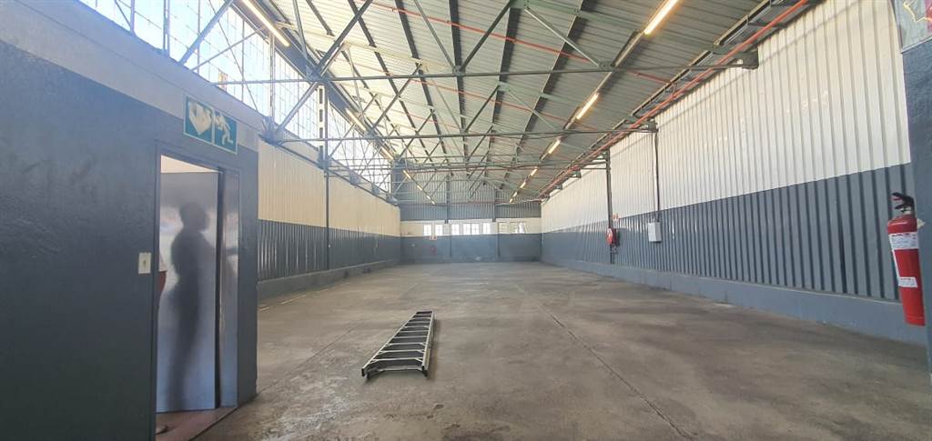 355  m² Industrial space in City Deep photo number 11