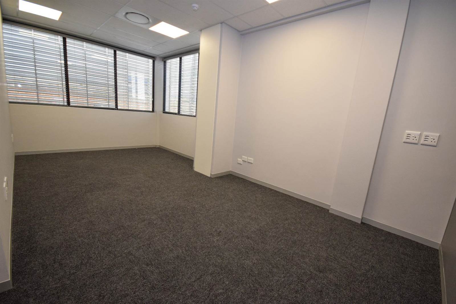 112  m² Commercial space in Eden photo number 10