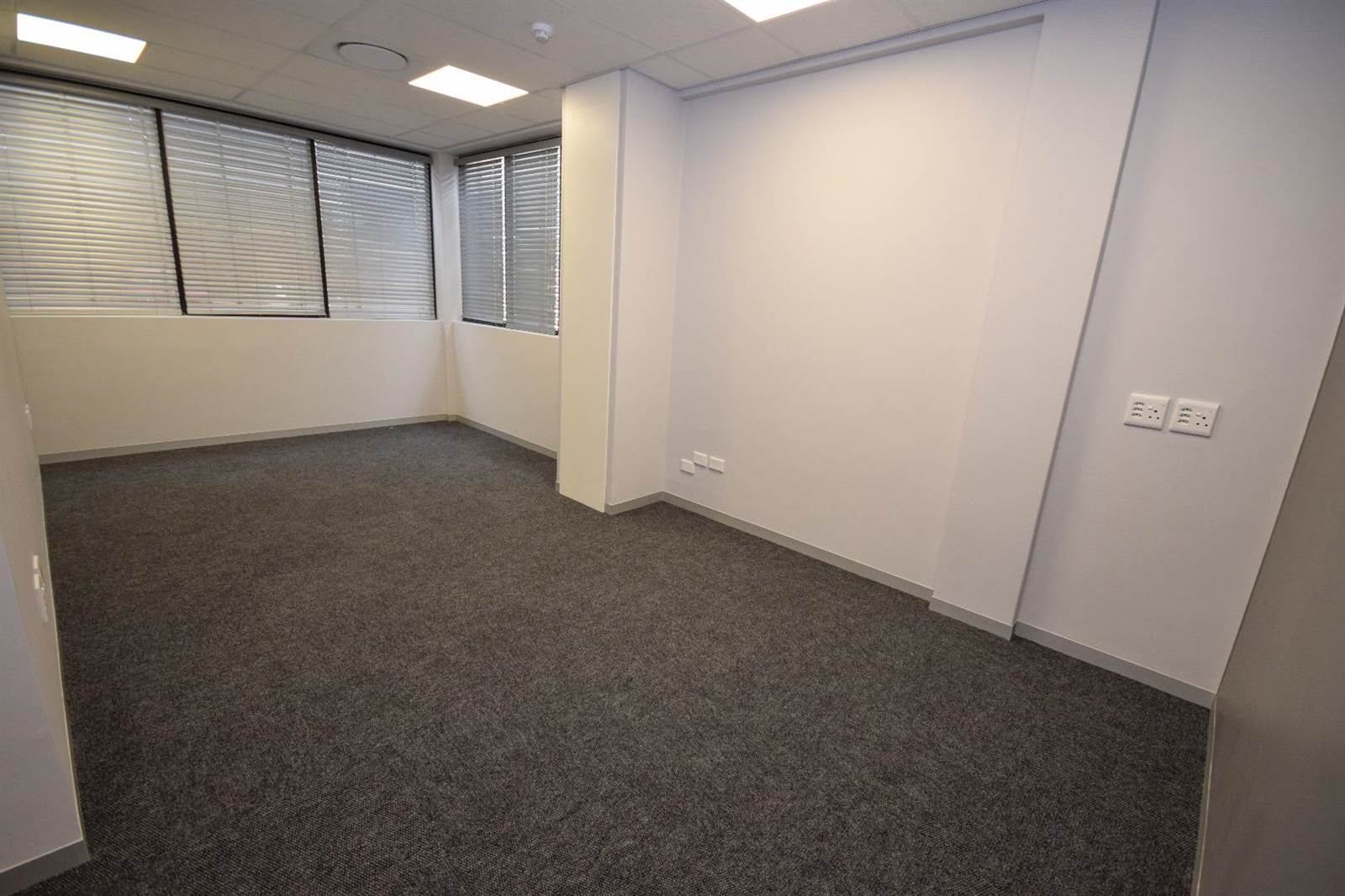 112  m² Office Space in Eden photo number 8