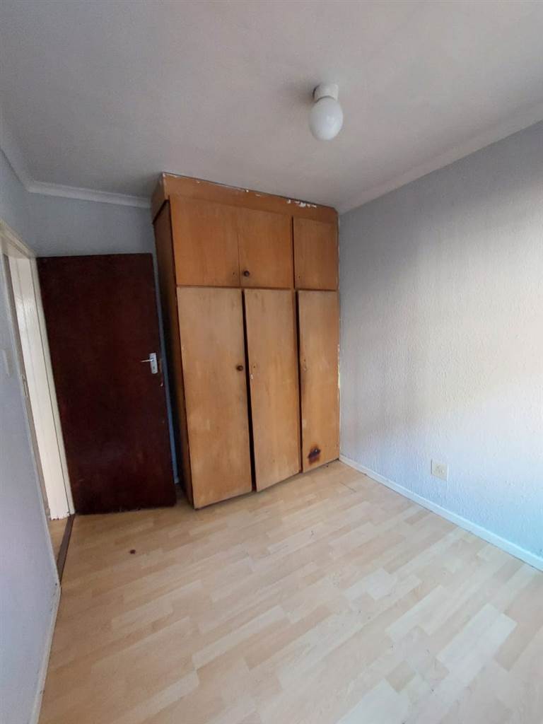 2 Bed Apartment in Belmont Park photo number 12