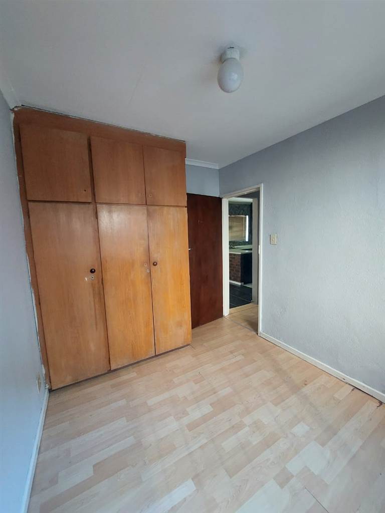 2 Bed Apartment in Belmont Park photo number 15