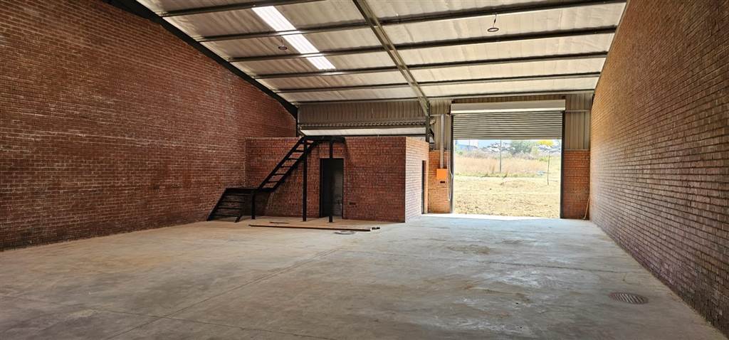 275  m² Commercial space in Lydenburg photo number 3