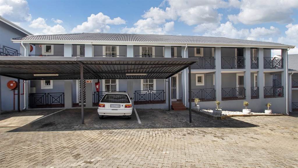 1 Bed Apartment in Weltevreden Park photo number 15