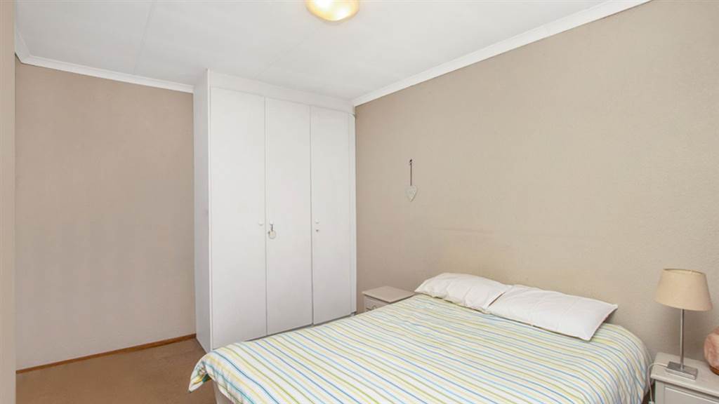 1 Bed Apartment in Weltevreden Park photo number 10