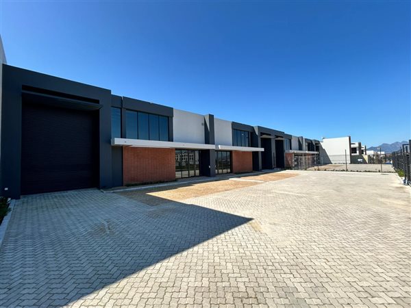 558  m² Industrial space