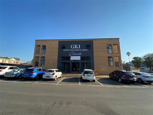 812  m² Commercial space