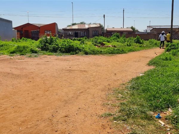 1400 m² Land available in Katlehong