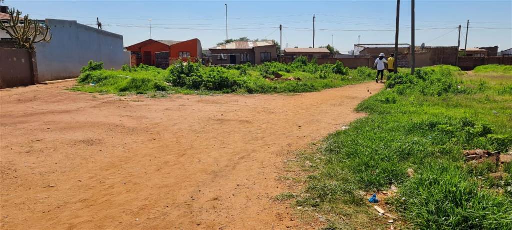 1400 m² Land available in Katlehong photo number 1