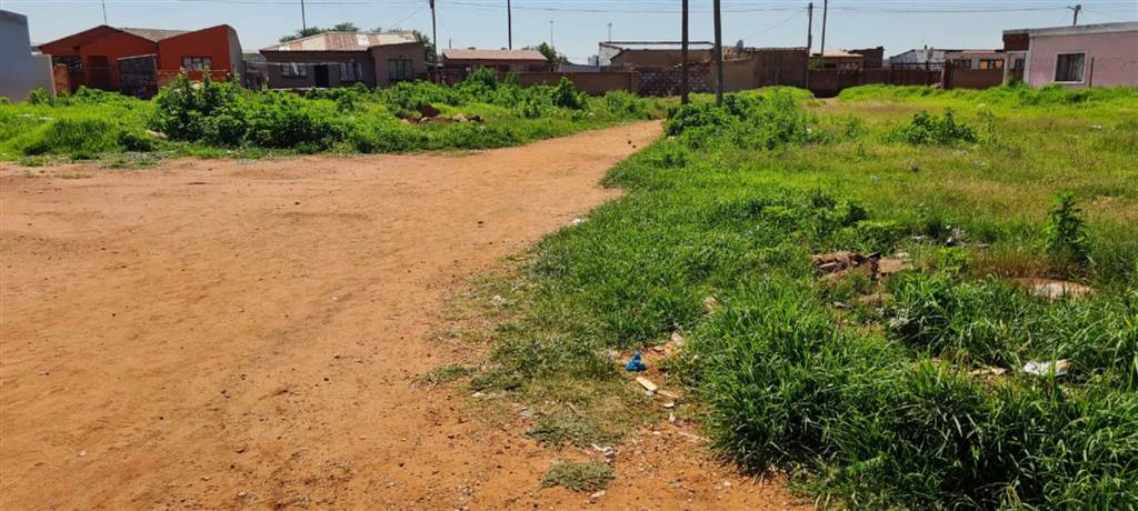 1400 m² Land available in Katlehong photo number 4