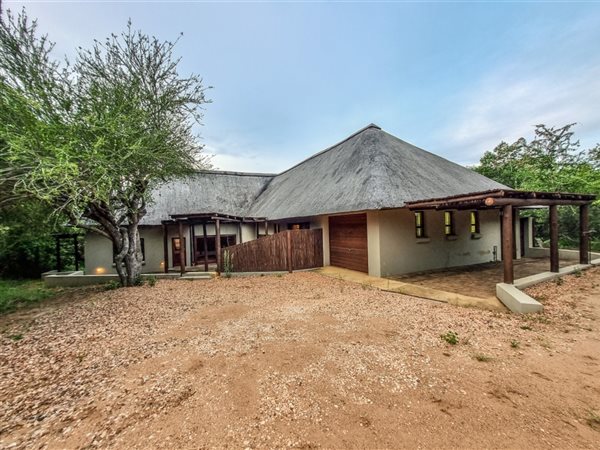 4 Bedroom House 4 Bedroom House