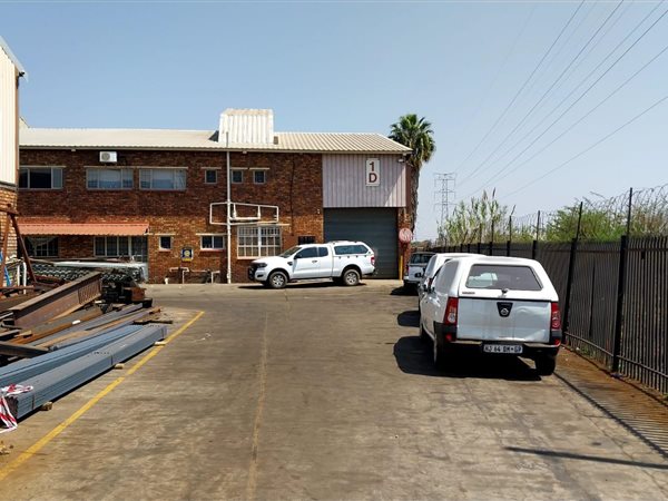 318 m² Industrial space 318 m² Industrial space