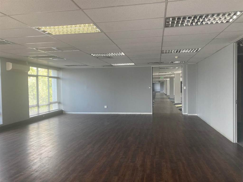 887  m² Commercial space in Illovo photo number 7