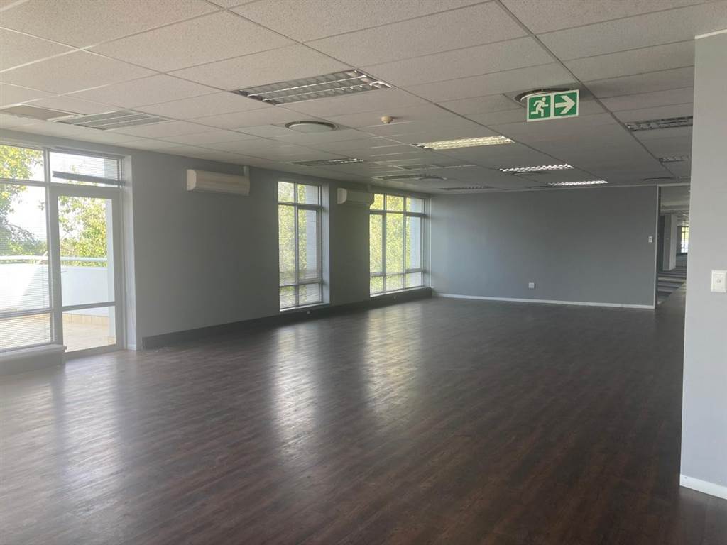 887  m² Commercial space in Illovo photo number 6
