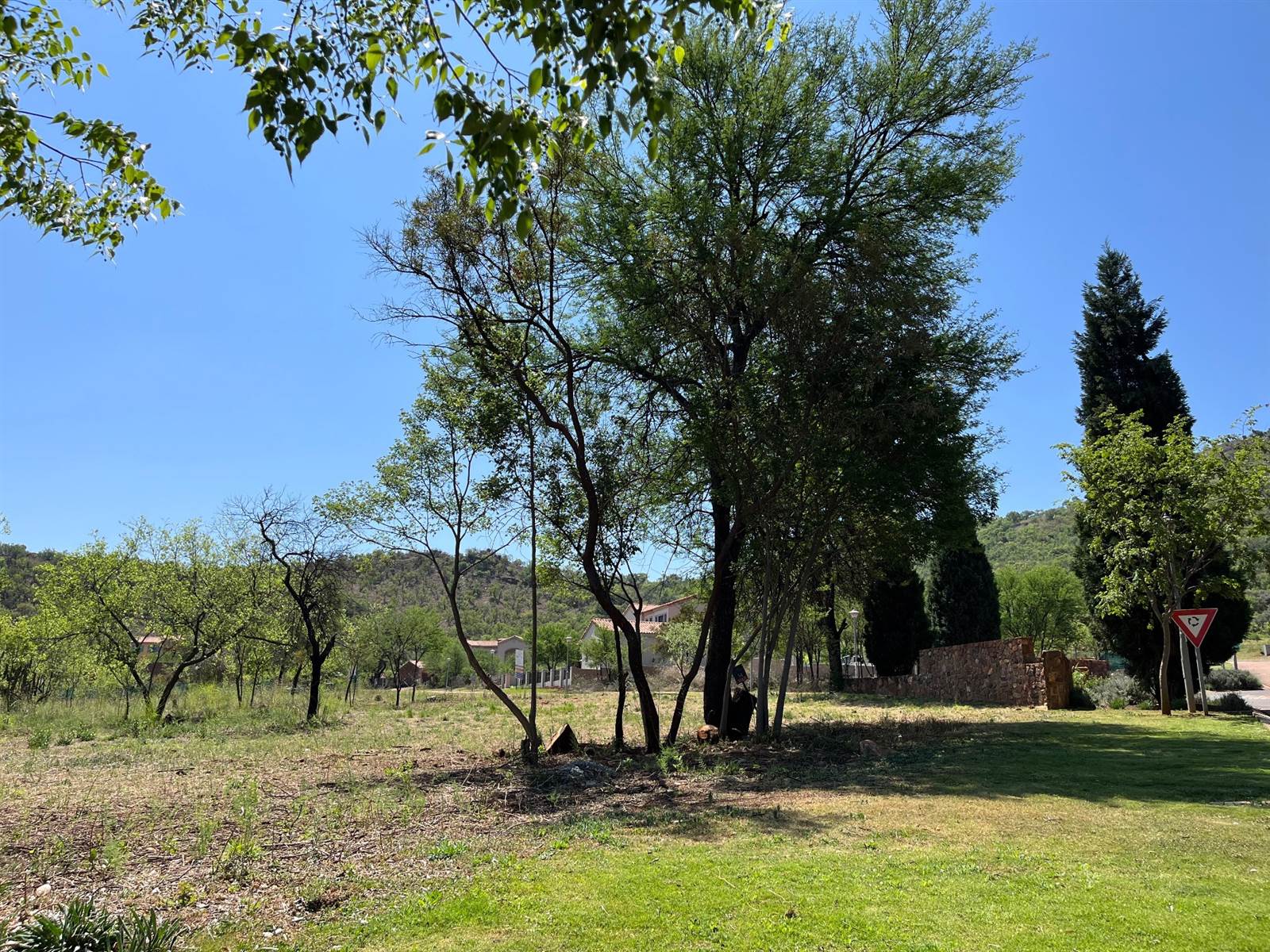 858 m² Land available in Hartbeespoort Dam photo number 3