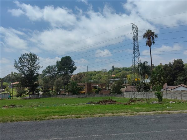 1000 m² Land available in Bramley View