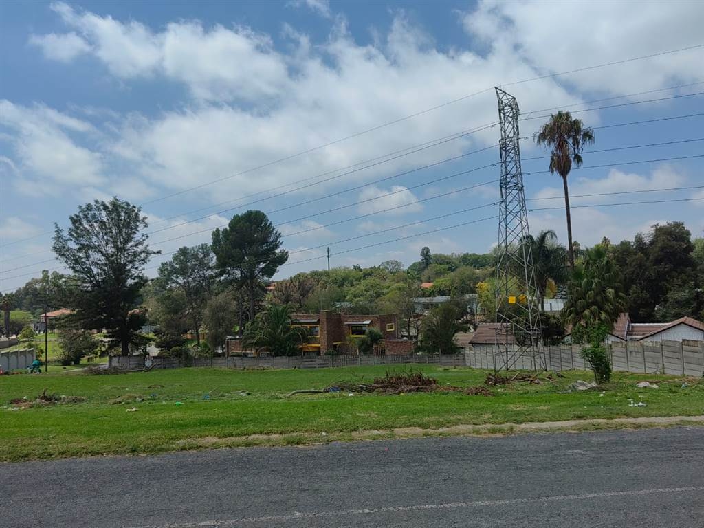 1000 m² Land available in Bramley View photo number 1