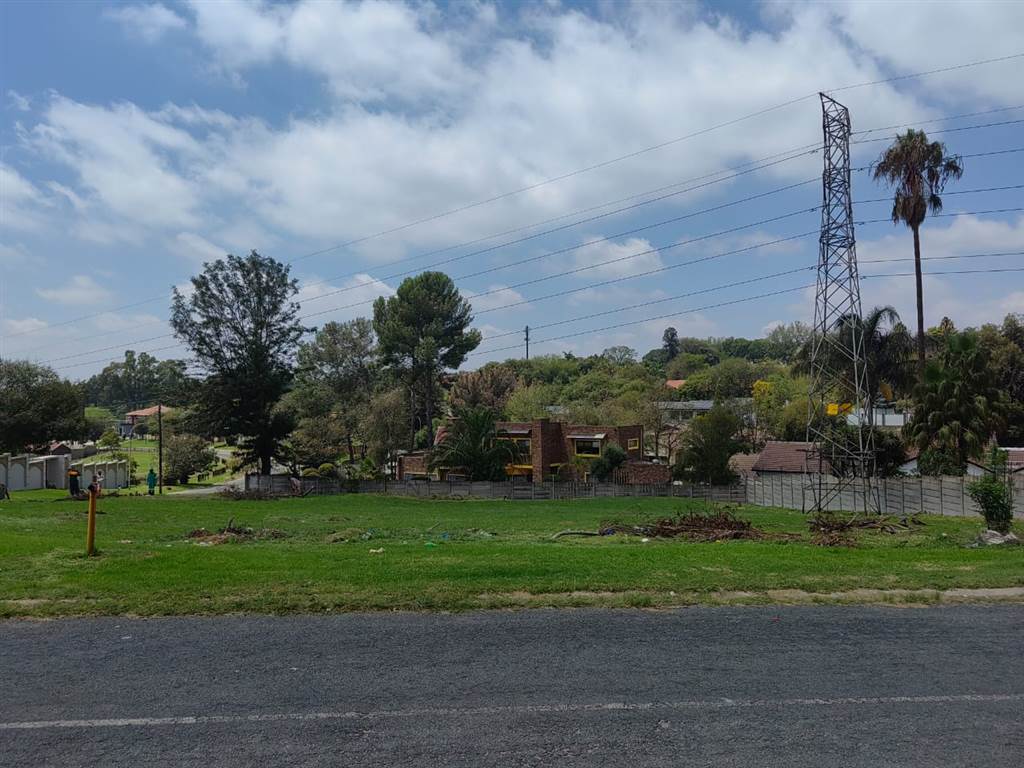 1000 m² Land available in Bramley View photo number 4