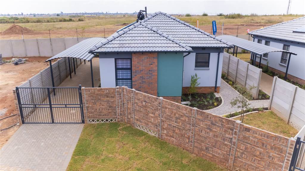 3 Bed House in Roodekop photo number 2