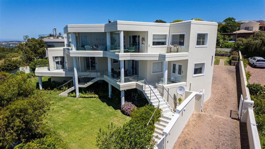 4 Bedroom House 4 Bedroom House