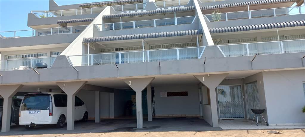 3 Bed Penthouse in Uvongo photo number 3
