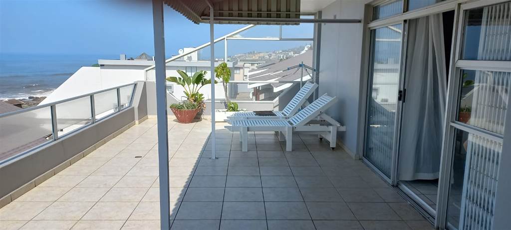 3 Bed Penthouse in Uvongo photo number 4