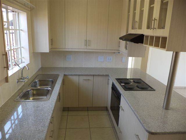 2 Bed Townhouse in Bergsig photo number 3