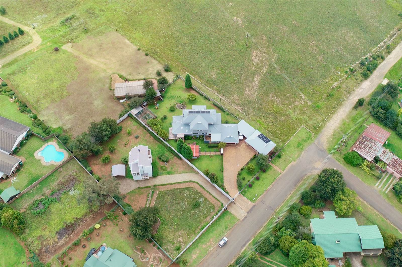 4 Bed House in Dullstroom photo number 3