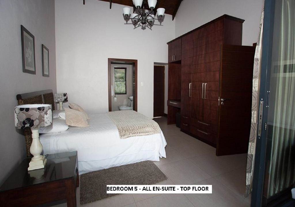6 Bed House in Zimbali Estate photo number 10