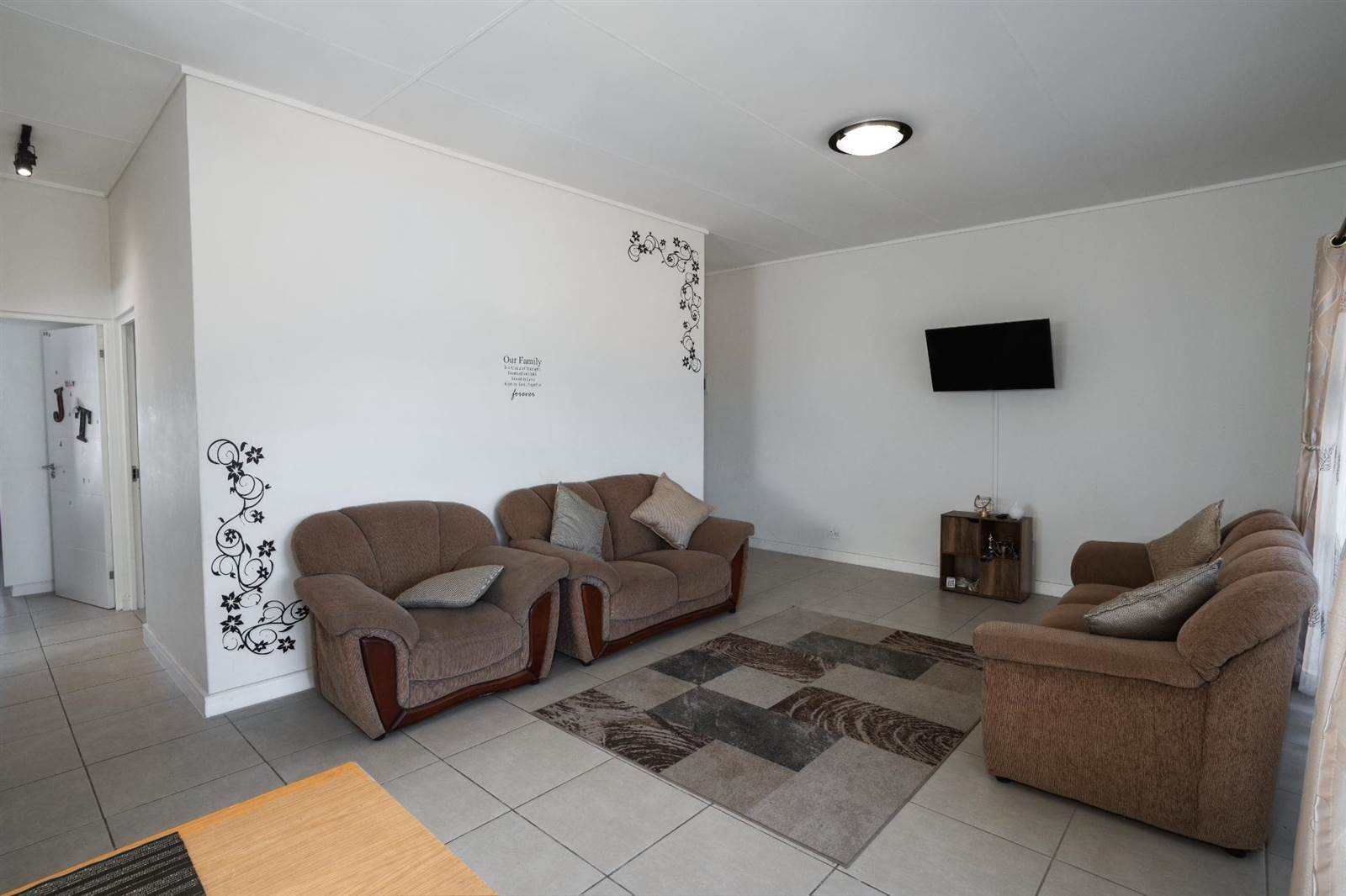 2 Bed Apartment in Firgrove photo number 5