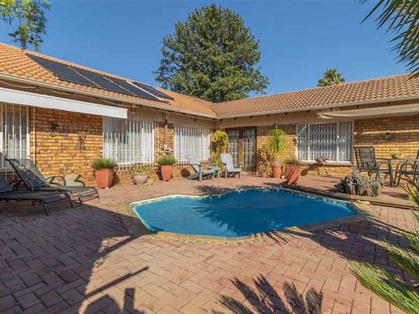4 Bedroom House 4 Bedroom House
