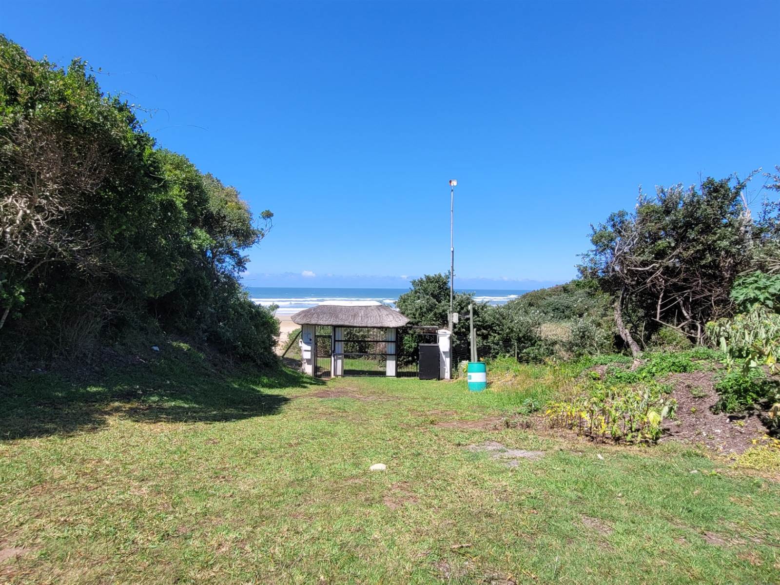 834 m² Land available in Cove Rock photo number 3