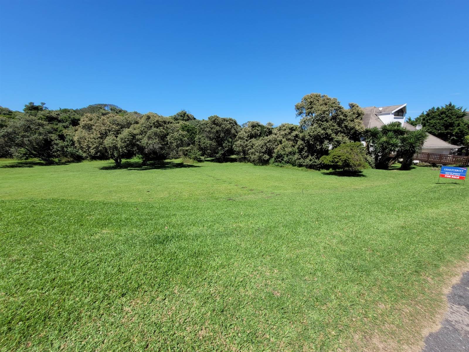 834 m² Land available in Cove Rock photo number 1