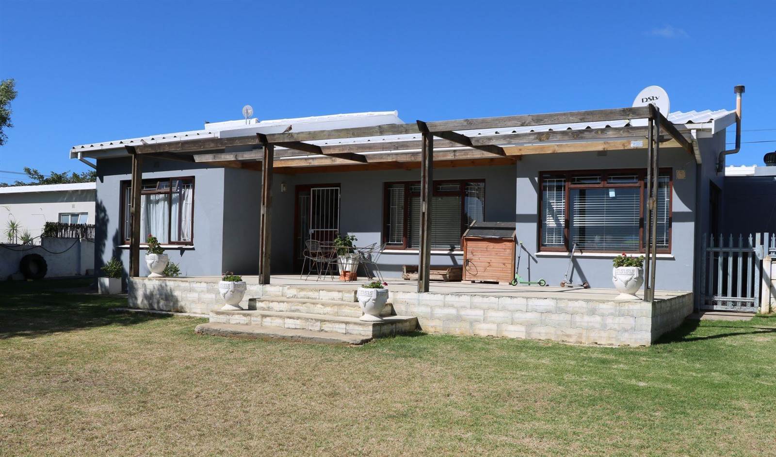 4 Bed House in Bredasdorp photo number 1