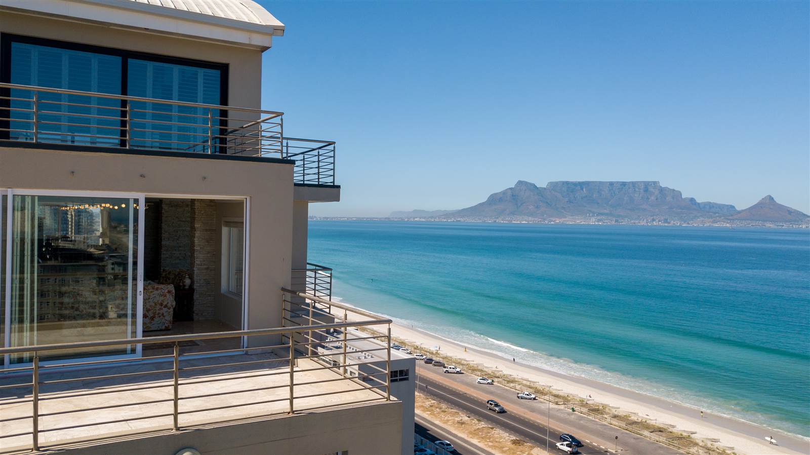 4 Bed Apartment in Bloubergstrand photo number 6
