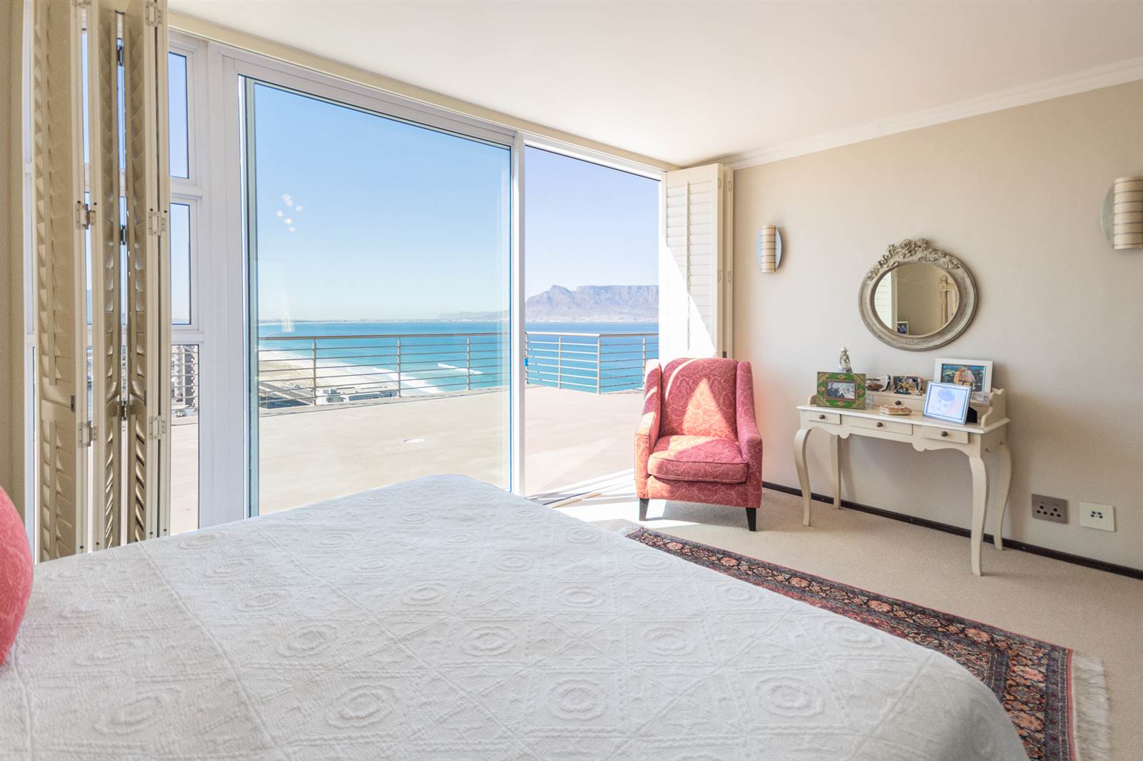 4 Bed Apartment in Bloubergstrand photo number 17