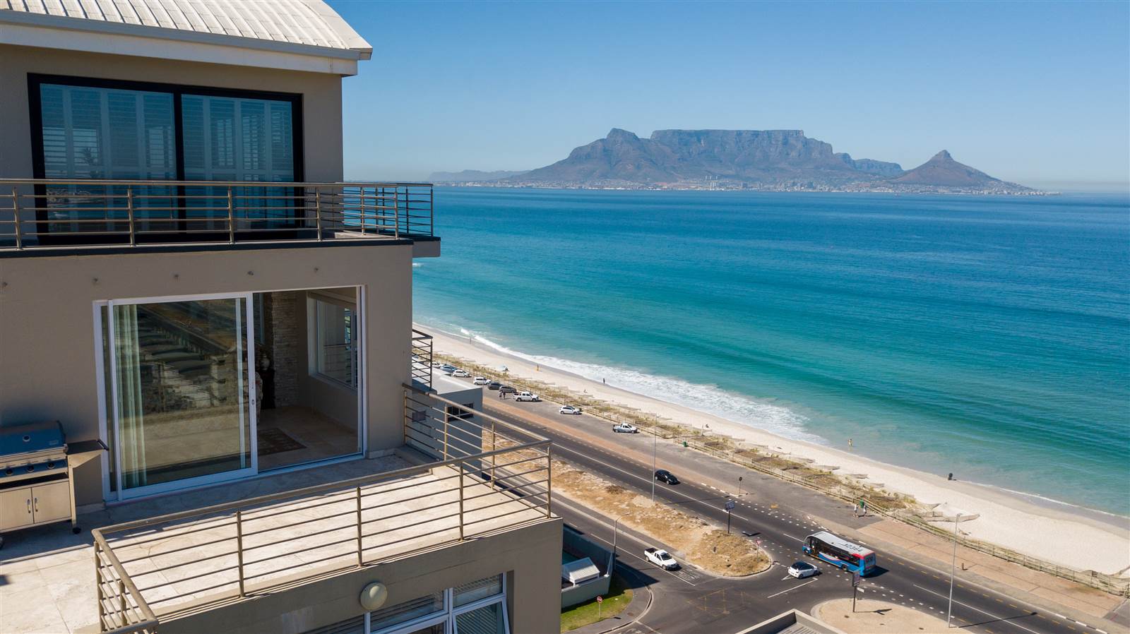 4 Bed Apartment in Bloubergstrand photo number 5