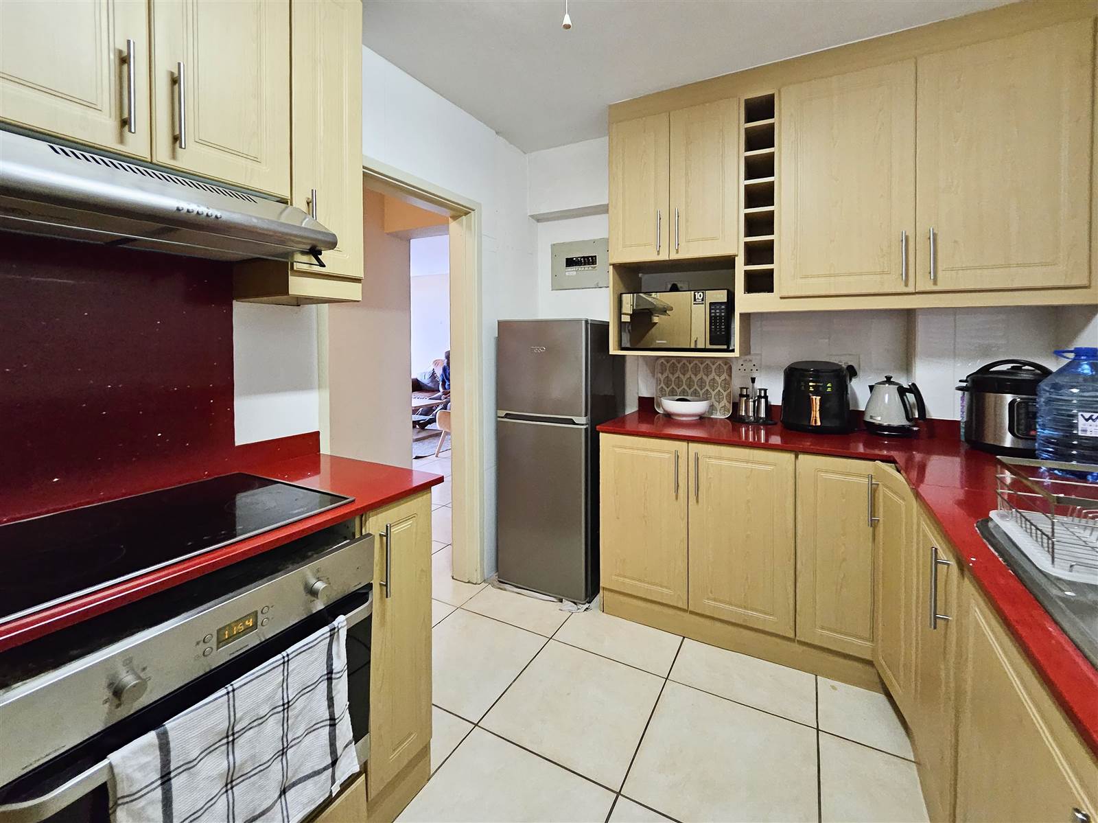 2 Bed Flat in Athlone Park photo number 6