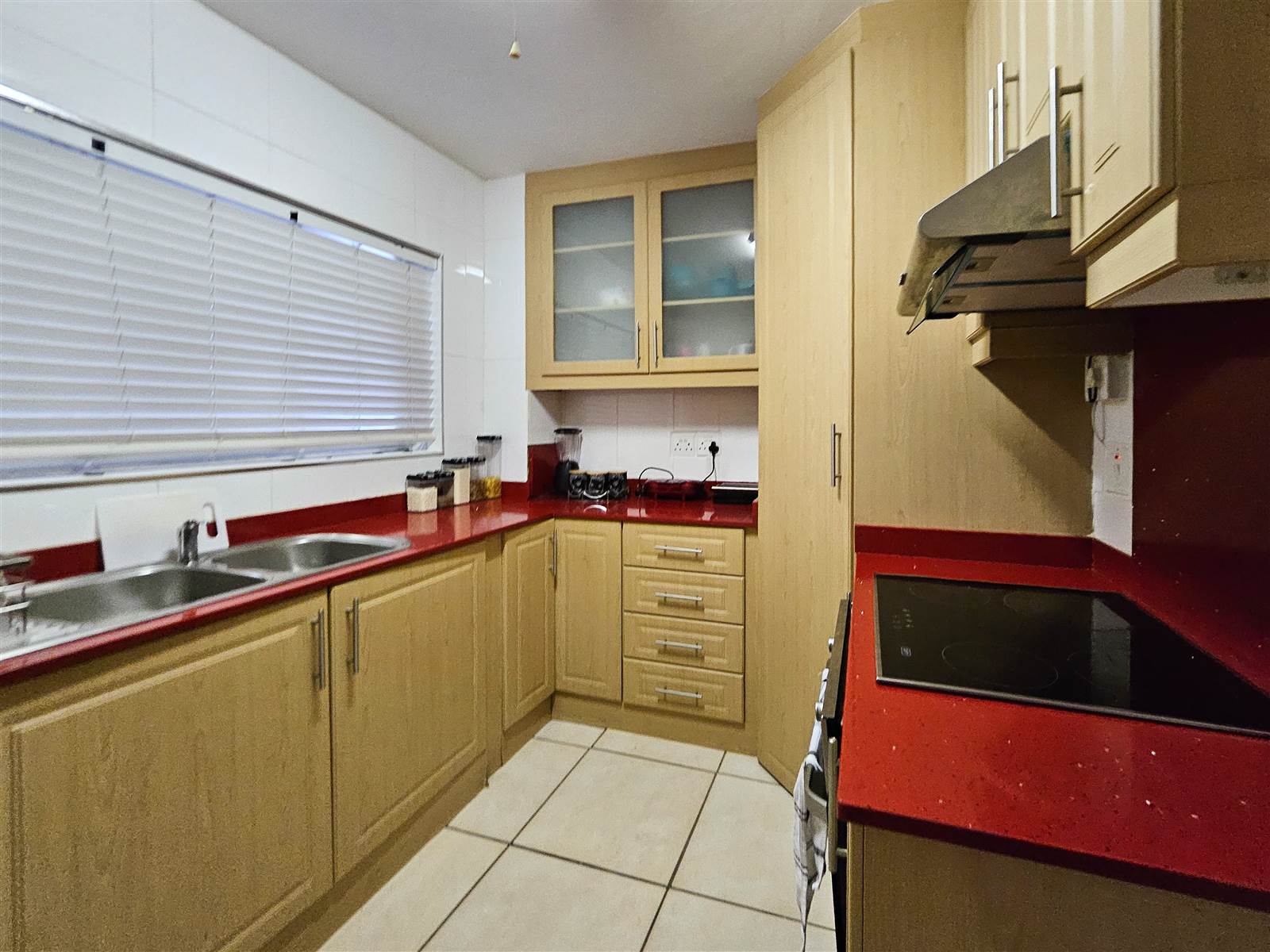 2 Bed Flat in Athlone Park photo number 4